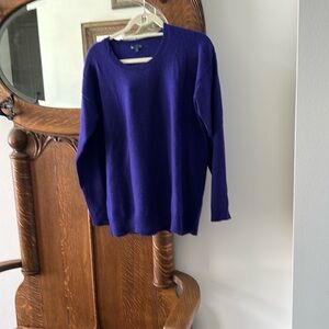 Gap purple cashmere sweater. Arm pit pit to arm pit 23”. Length 27”.